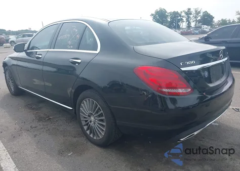 2015 Mercedes-Benz C 300 Luxury 4Matic из США, поврежденный, VIN 55SWF4KB3FU008942